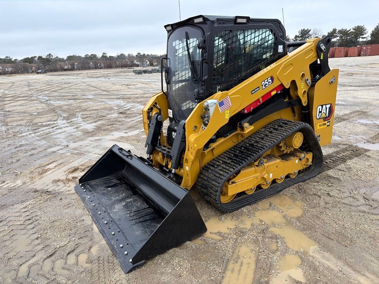 2025-caterpillar-255-image-2