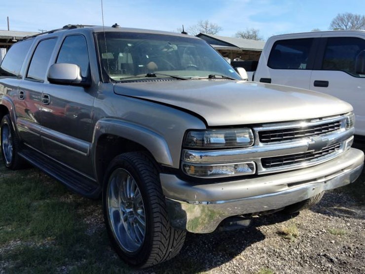 2003-chevrolet-suburban-image-14