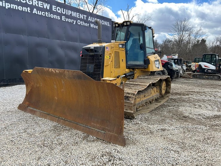 2015-caterpillar-d6k2-lgp-image-8