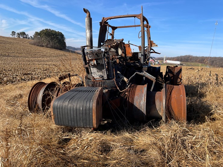 new-holland-t8030-image-1