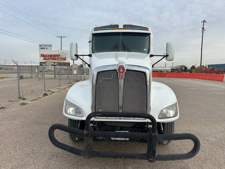 2013-kenworth-t660-image-2