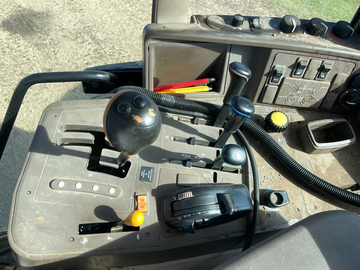 john-deere-7330-image-29