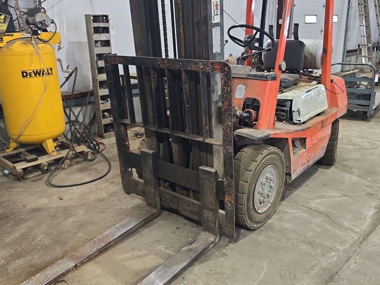 toyota-forklift-,9247-hours,-lp,-4600lb-machine,-side-shift,-3-stage-image-1