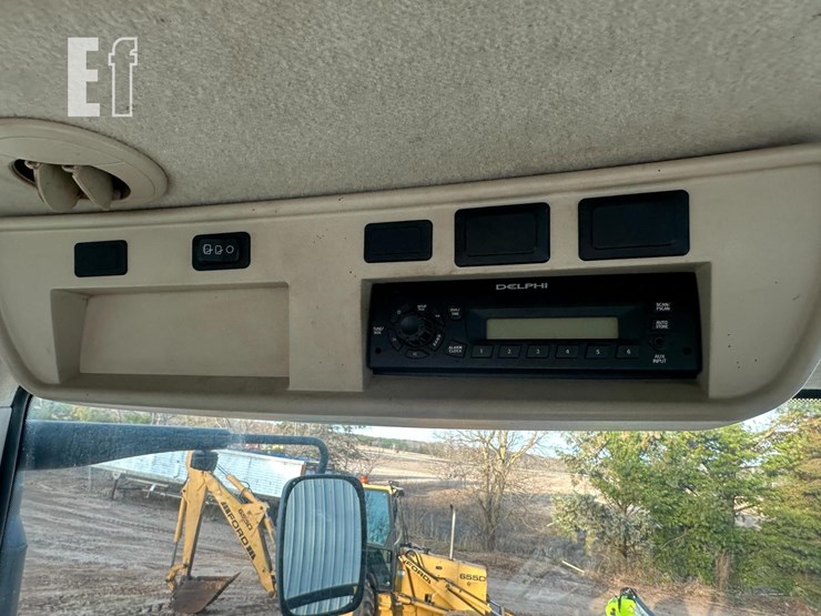 john-deere-8260r-image-18