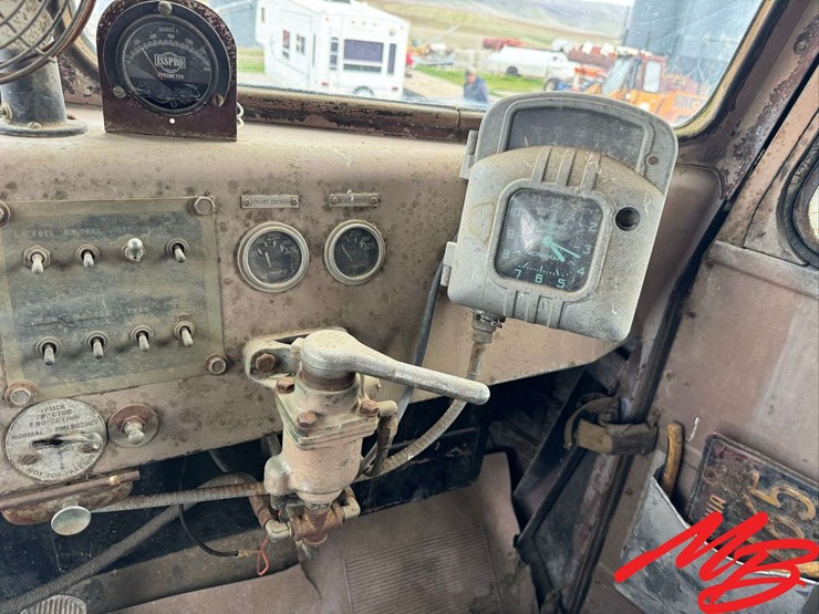 1964-peterbilt-351-image-15