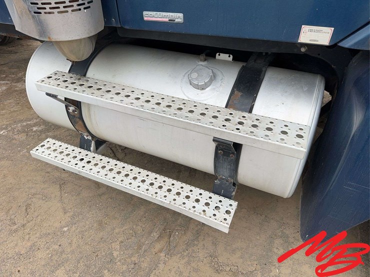 2005-freightliner-columbia-120-image-5