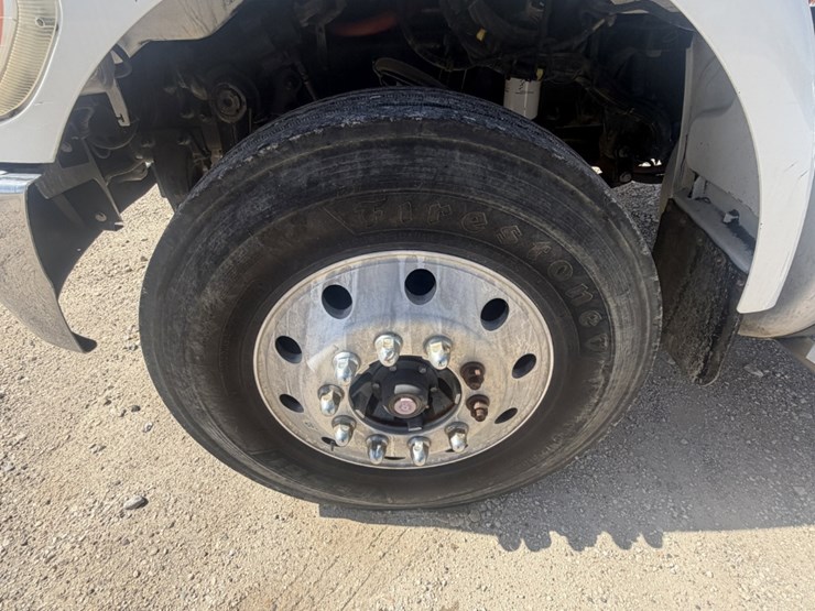 2016-peterbilt-337-image-17