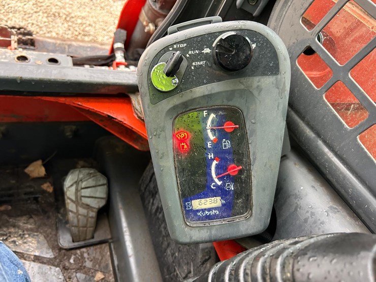 2019-kubota-ssv75-image-17