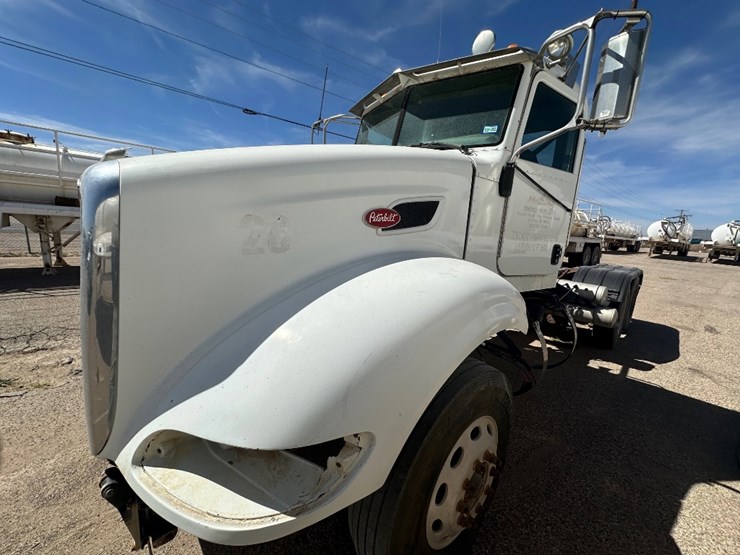 2012-peterbilt-386-image-1