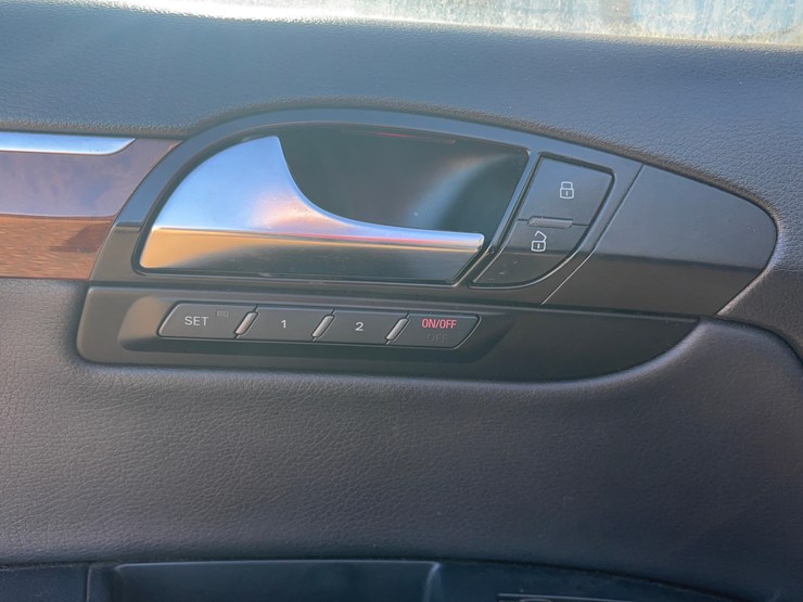 2011-audi-q7-image-15