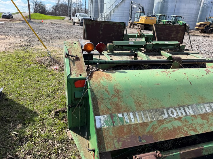 john-deere-220-image-21