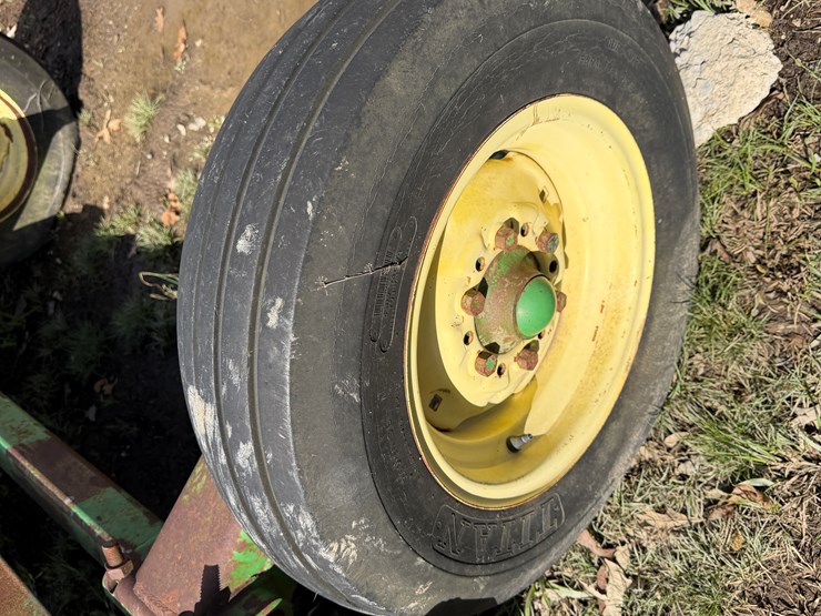 john-deere-220-image-6