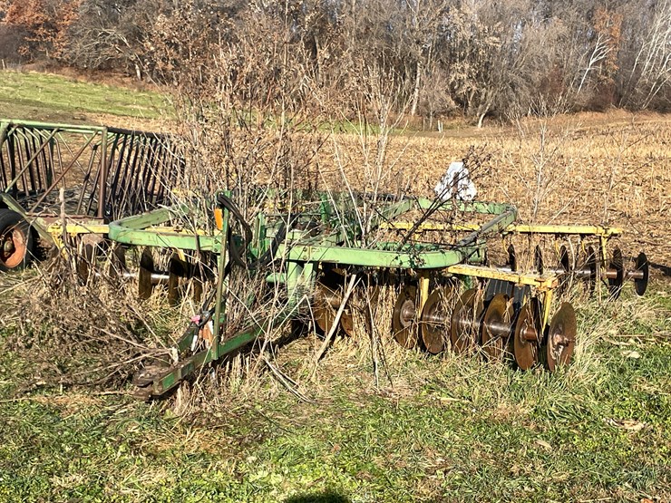 john-deere-210-image-1