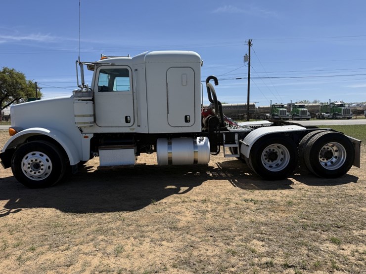 2013-peterbilt-367-image-8