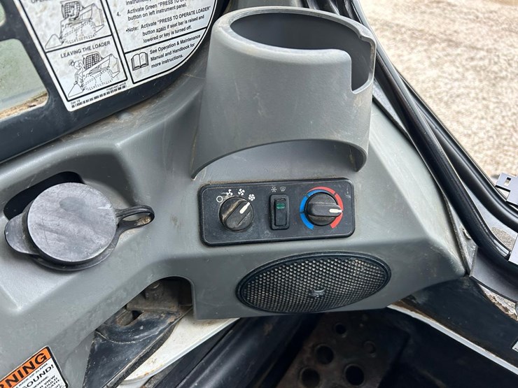 2023-bobcat-t870-image-23