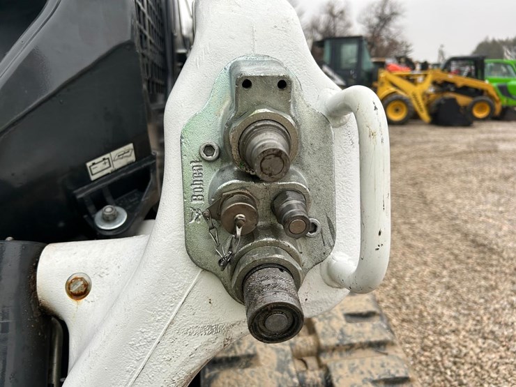 2022-bobcat-t76-image-11
