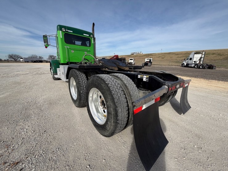 2021-peterbilt-367-image-8