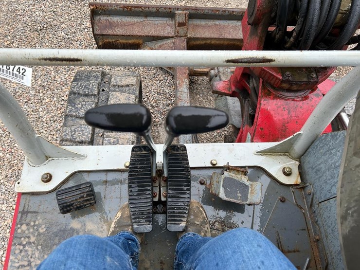 2015-takeuchi-tb260-image-25