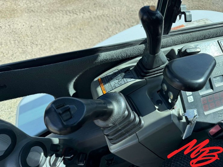 2013-bobcat-e35-image-28