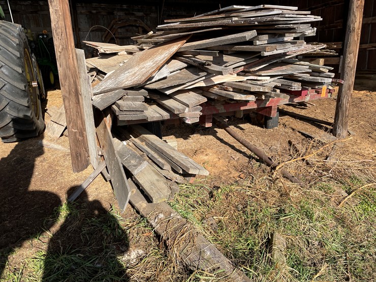 #6069-•-18'-flatbed-wagon-with-contents-image-3