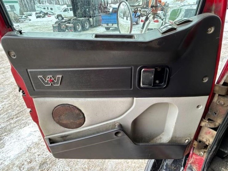 2017-western-star-4700-image-21