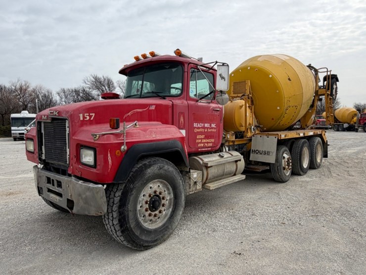 1999-mack-mixer-image-1