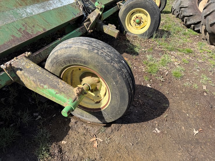 john-deere-220-image-8