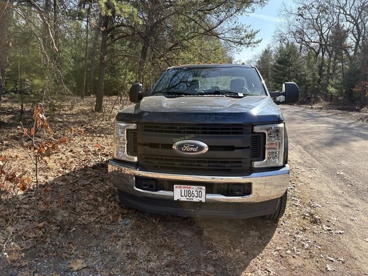 2017-ford-f250-xl-image-2