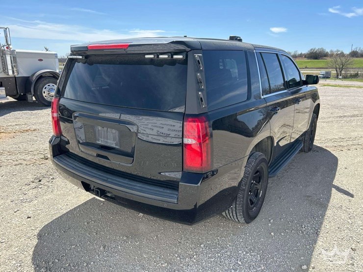 2017-chevrolet-tahoe-image-3