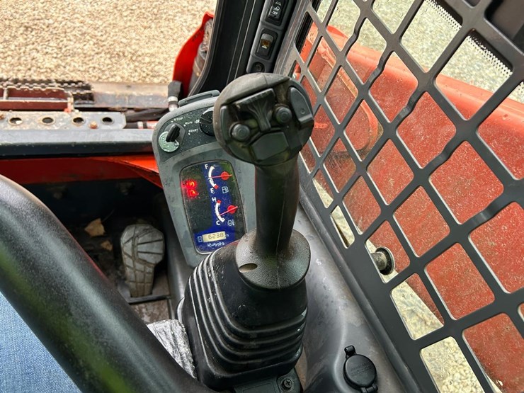 2019-kubota-ssv75-image-20