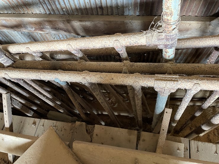 #6067-•-free-stall-stanchion-image-5