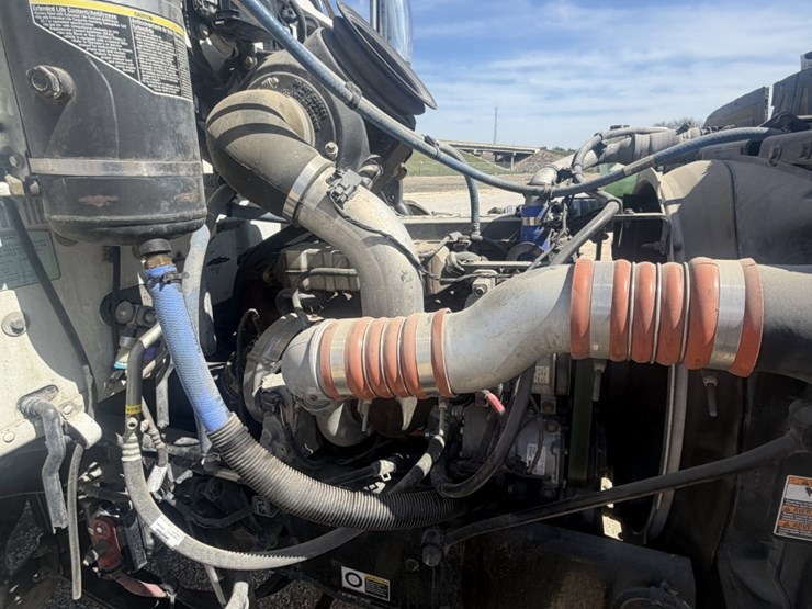 2016-peterbilt-337-image-13