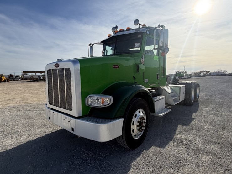 2021-peterbilt-367-image-1