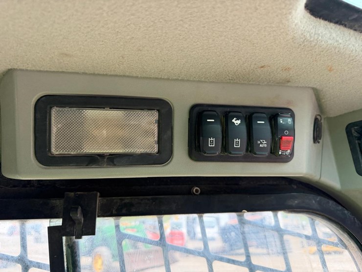 2021-caterpillar-299d3xps-skid-steer-loader-image-27