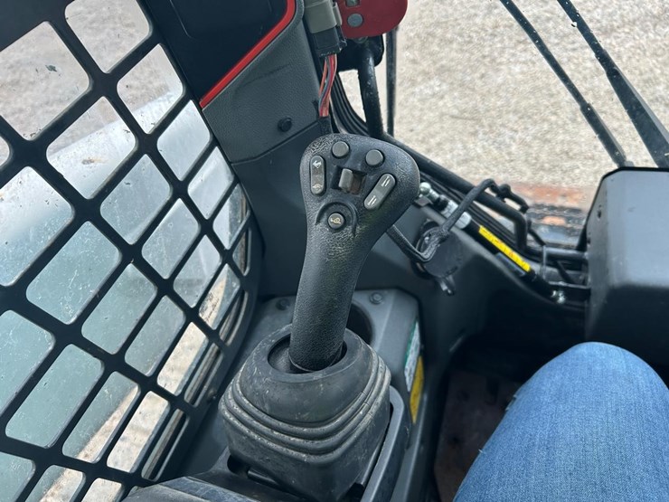 2020-bobcat-t76-image-25