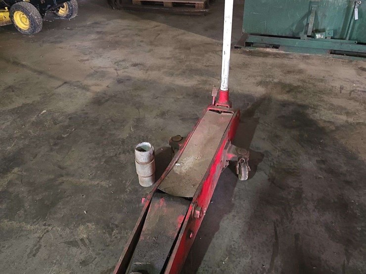 large-heavy-duty-floor-jack-image-1
