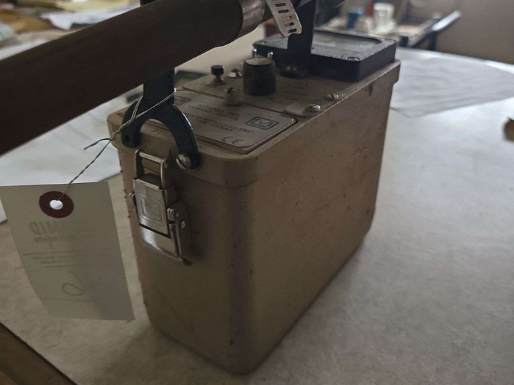 micro-r-model-192-survey-meter,-ludlum-measurements-inc.-handheld-lead-detector-image-4