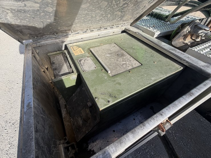 2021-peterbilt-367-image-10