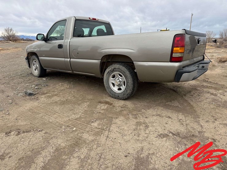 2002-chevrolet-silverado-1500-image-8