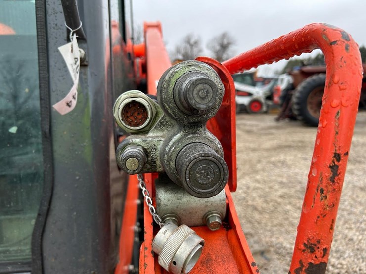 2019-kubota-ssv75-image-11