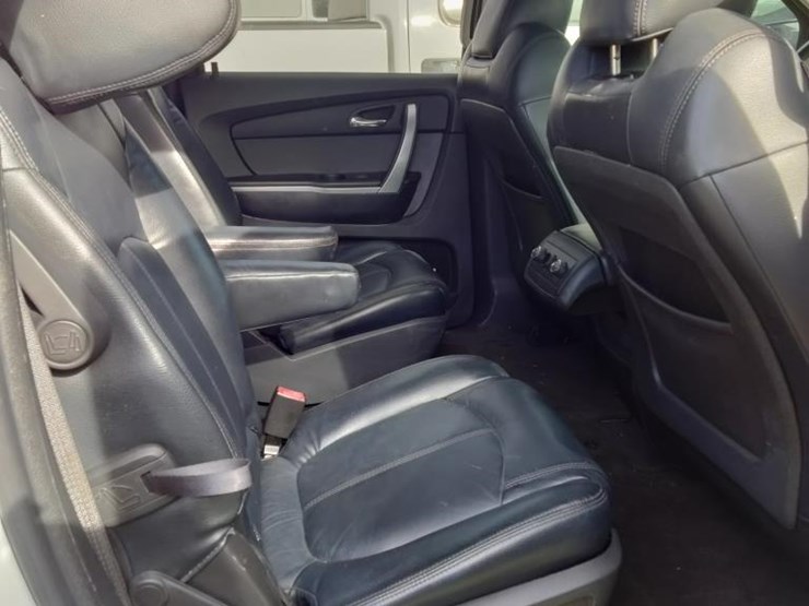 2012-gmc-acadia-image-8