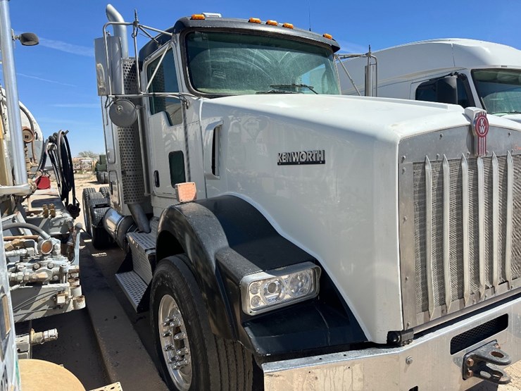2013-kenworth-t800-image-3