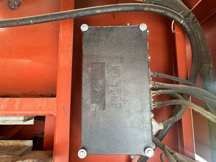 hesston-4900-image-93