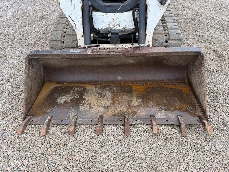 2016-bobcat-t590-image-9