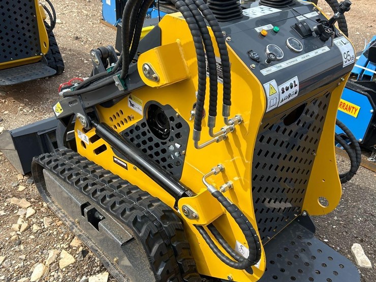 2025-sdlanch-sdll60-mini-crawler-skid-steer-image-4