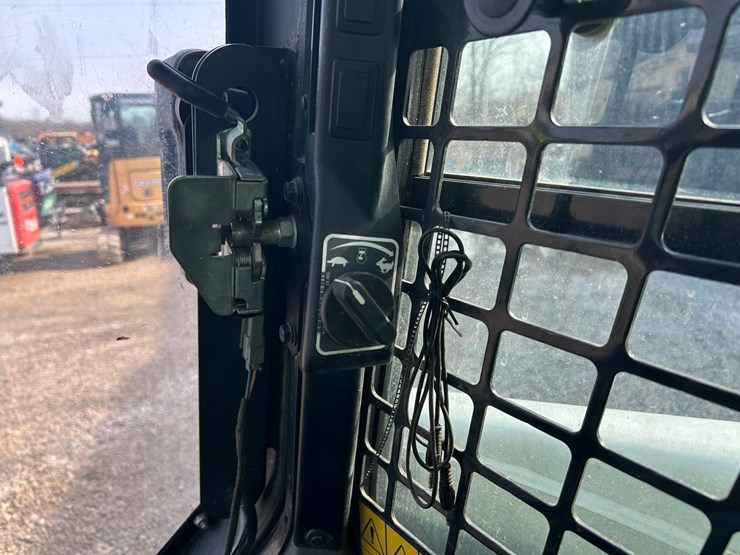 2023-bobcat-t770-image-23