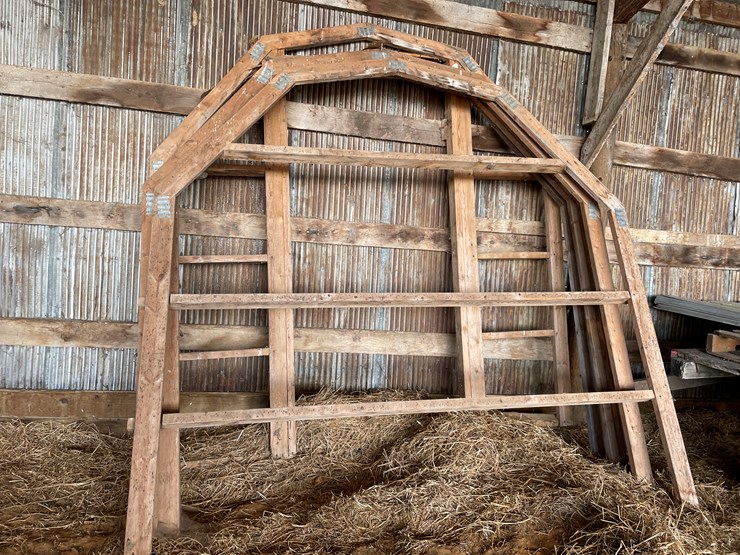 #6069-•-18'-flatbed-wagon-with-contents-image-25