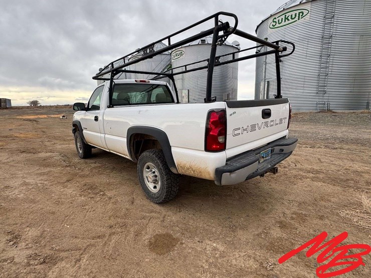 2003-chevrolet-silverado-2500-image-8