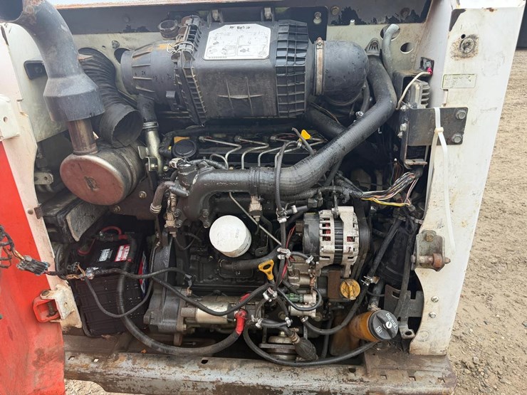 2016-bobcat-t450-image-15