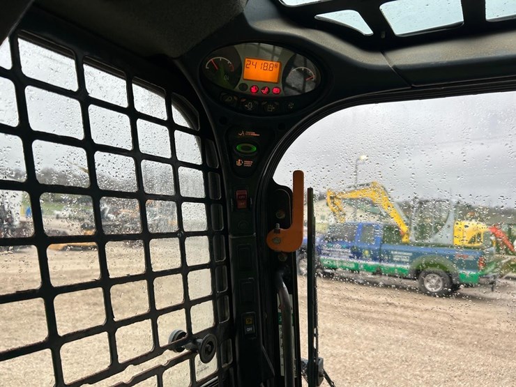 2017-bobcat-s650-image-25